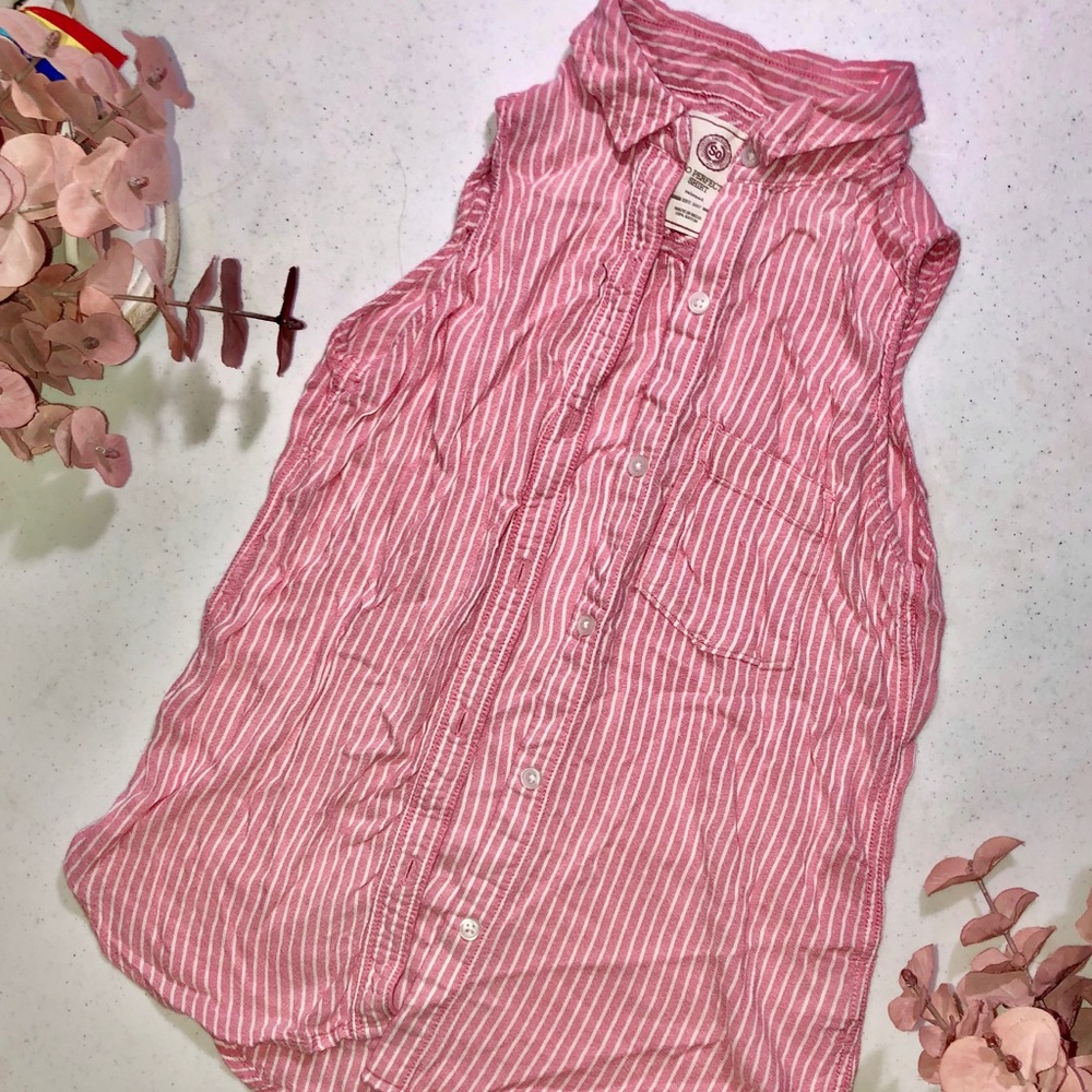 Sleeveless stripped button up